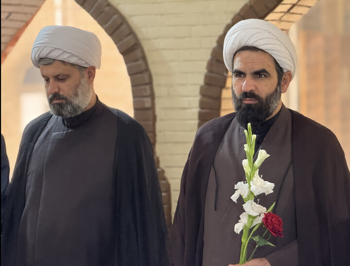 تصاویر/ ادای احترام به مقام شامخ شهدای صومعه سرا