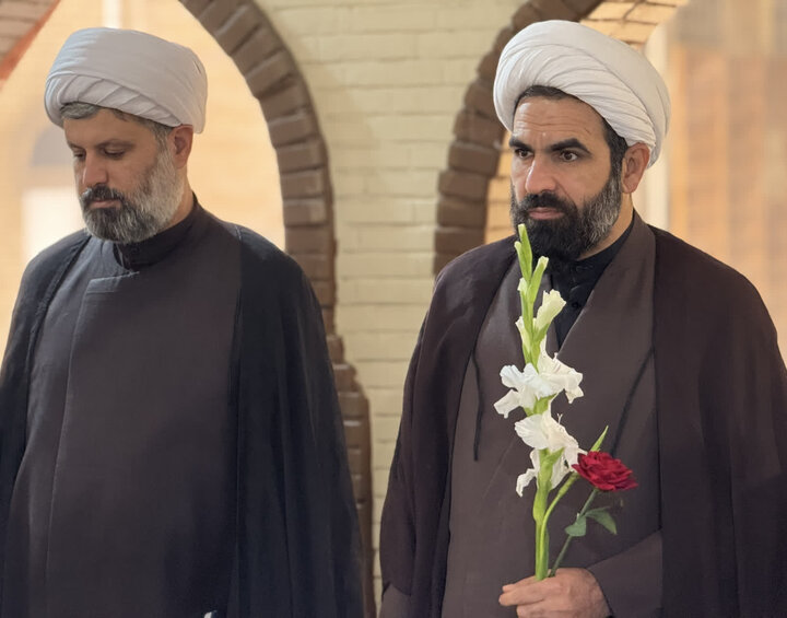 تصاویر/ ادای احترام به مقام شامخ شهدای صومعه سرا