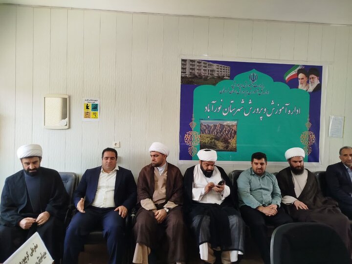 تصاویر/دیدار حوزویان دلفان با مسئولان آموزش و پرورش شهرستان