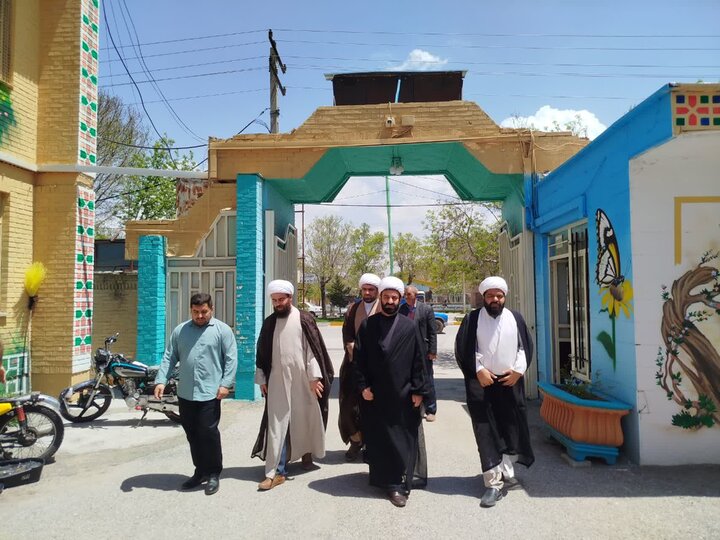 تصاویر/دیدار حوزویان دلفان با مسئولان آموزش و پرورش شهرستان