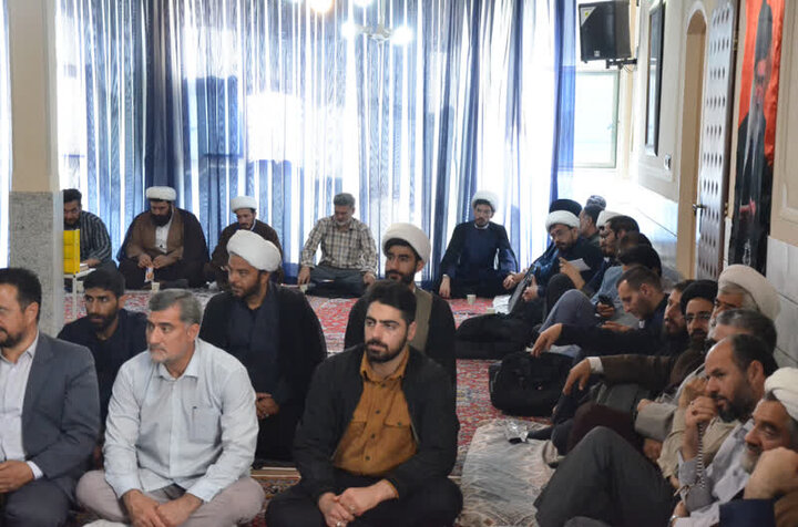 تصاویر/ نشست کارکنان عقیدتی سیاسی سپاه روح‌الله با نماینده ولی فقیه در استان مرکزی