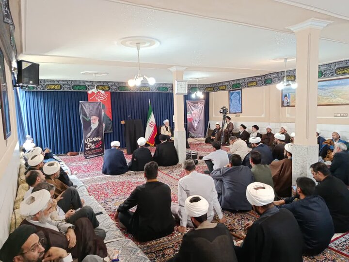تصاویر/ نشست کارکنان عقیدتی سیاسی سپاه روح‌الله با نماینده ولی فقیه در استان مرکزی