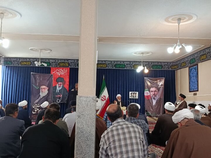 تصاویر/ نشست کارکنان عقیدتی سیاسی سپاه روح‌الله با نماینده ولی فقیه در استان مرکزی