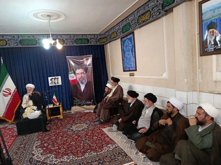 تصاویر/ نشست کارکنان عقیدتی سیاسی سپاه روح‌الله با نماینده ولی فقیه در استان مرکزی