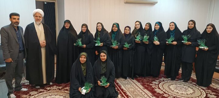 تصاویر/دیدار مربیان موسسه قرآنی صاحب الزمان (عج)با امام جمعه ساوه