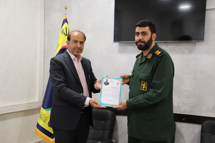 تصاویری از دیدار مدیرکل بنیاد شهید و امور ایثارگران استان مرکزی با فرمانده سپاه ناحیه مقاومت اراک