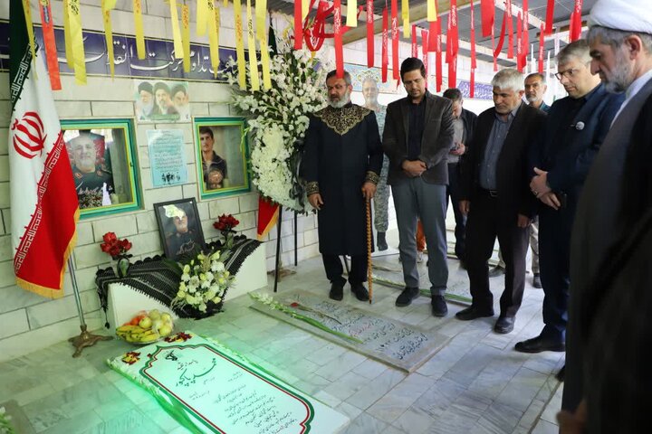 تصلویر/ادای احترام به مقام شامخ شهدای روستای دهسد و سردار شهید محمد پاکپور