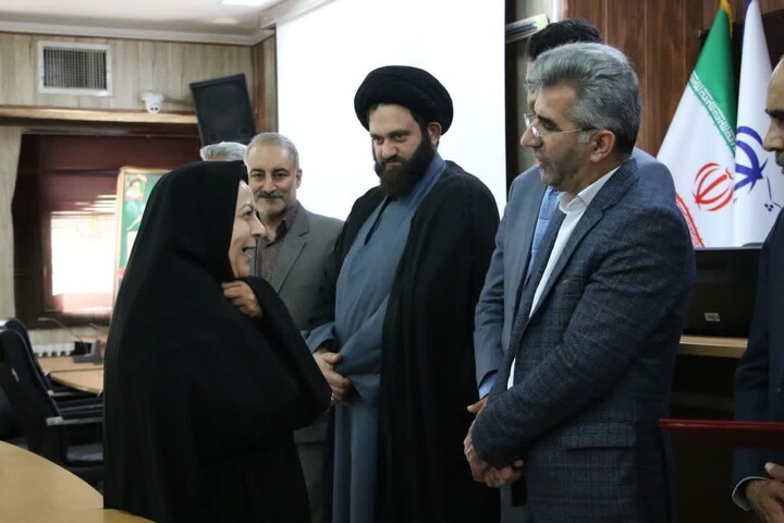 تصاویر/ قدردانی از معلمان نمونه در هفته معلم در شهرستان مهدی‌شهر
