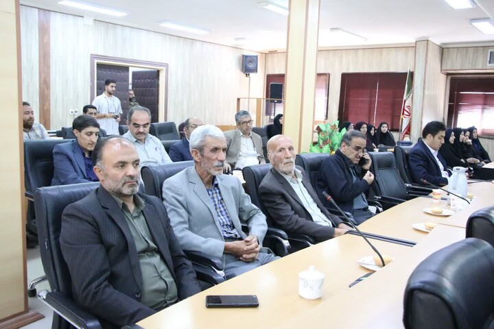 تصاویر/ قدردانی از معلمان نمونه در هفته معلم در شهرستان مهدی‌شهر