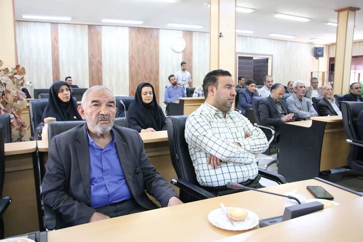 تصاویر/ قدردانی از معلمان نمونه در هفته معلم در شهرستان مهدی‌شهر