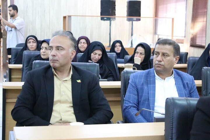 تصاویر/ قدردانی از معلمان نمونه در هفته معلم در شهرستان مهدی‌شهر