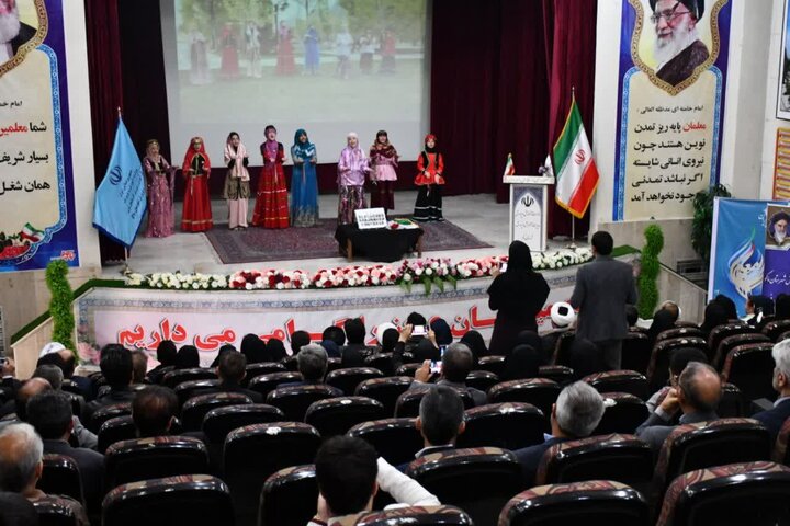 تصاویر/  آیین تجلیل از معلمان برتر