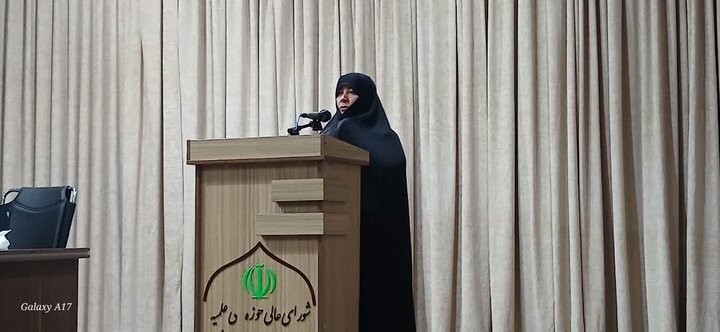 تصاویر/ آیین تجلیل از اساتید حوزه علمیه خواهران و برادران آذربایجان غربی