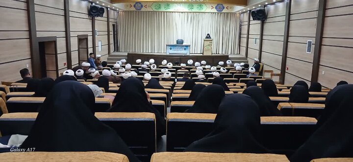 تصاویر/ آیین تجلیل از اساتید حوزه علمیه خواهران و برادران آذربایجان غربی
