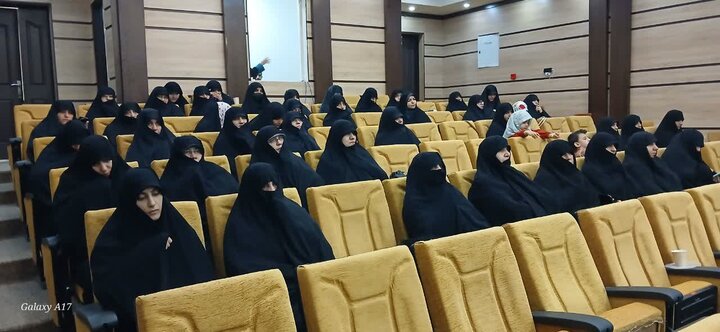 تصاویر/ آیین تجلیل از اساتید حوزه علمیه خواهران و برادران آذربایجان غربی
