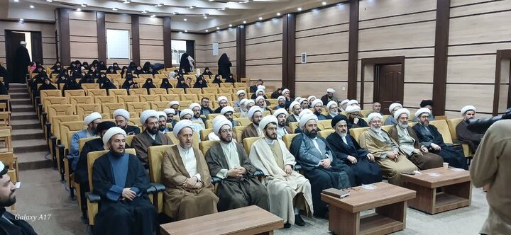 تصاویر/ آیین تجلیل از اساتید حوزه علمیه خواهران و برادران آذربایجان غربی