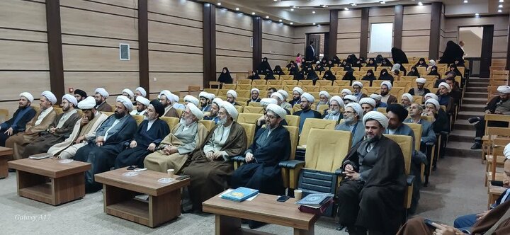 تصاویر/ آیین تجلیل از اساتید حوزه علمیه خواهران و برادران آذربایجان غربی