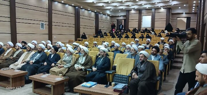تصاویر/ آیین تجلیل از اساتید حوزه علمیه خواهران و برادران آذربایجان غربی