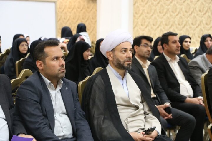 تصاویر/  آیین شهرستانی  گرامیداشت مقام معلم و تجلیل از معلمان نمونه شهرستان  خوی