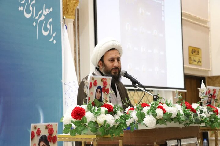 تصاویر/  آیین شهرستانی  گرامیداشت مقام معلم و تجلیل از معلمان نمونه شهرستان  خوی
