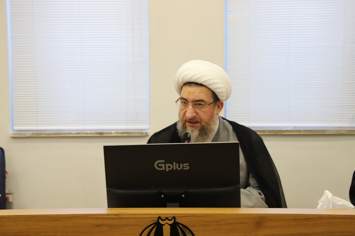 تصاویر/ حضور و سخنرانی امام جمعه تبریز در اجلاسیه مدیران مدارس علمیه استان آذربایجان شرقی