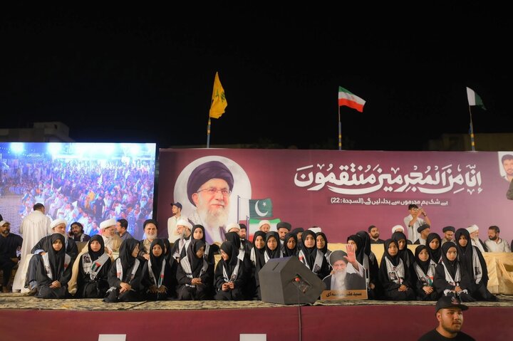 تصاویر/کراچی پاکستان؛ بعثتِ خون کے عنوان سے عظیم الشان اجتماع: شہید امام خامنہ ای شہدائے میناب کو زبردست خراجِ تحسین اور رہبر انقلاب آیت اللہ سید مجتبیٰ خامنہ ای سے تجدیدِ عہد