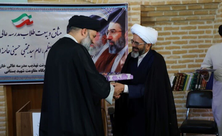 تصاویر/ مراسم تجلیل از اساتید مدرسه علميه سطح عالی خان یزد