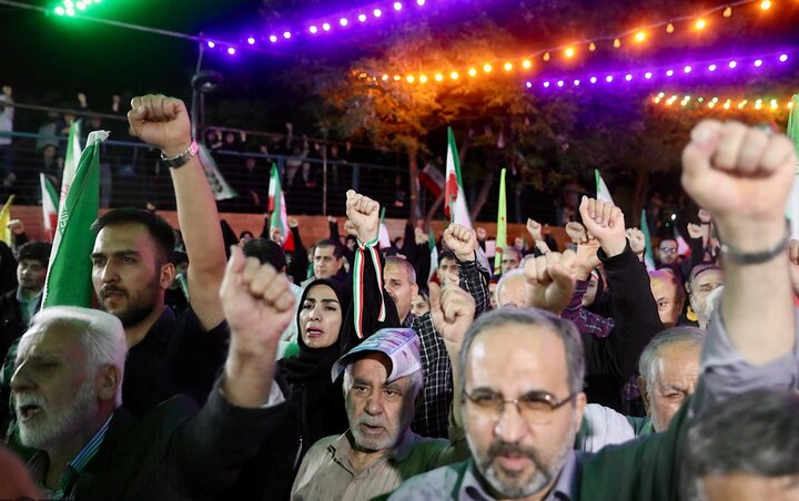 تصاویر/ تجمع حمایت از مدافعان وطن در نازی آباد