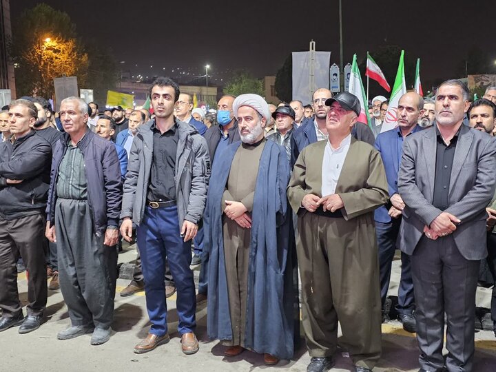 تصاویر/ قاب‌هایی از ایستادگی و همدلی؛ تجلی عشق به وطن و عهد با ولایت در دیار سنندج