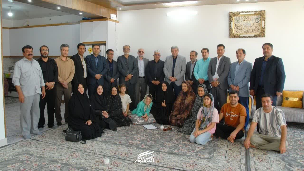 معاون وزیر و رئیس سازمان بهزیستی کشور با هنرمند توانیاب آران و بیدگلی دیدار کرد