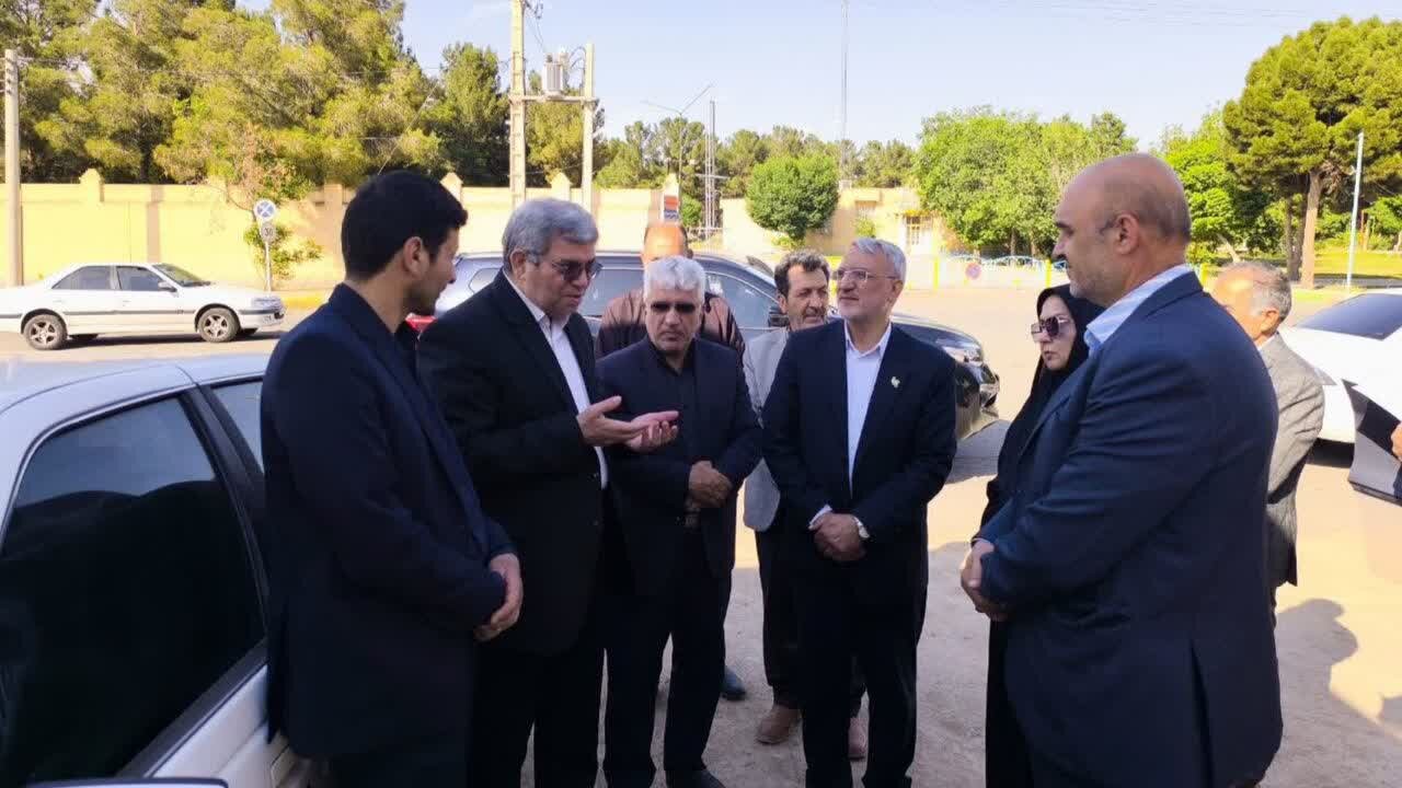 معاون وزیر و رئیس سازمان بهزیستی کشور با هنرمند توانیاب آران و بیدگلی دیدار کرد