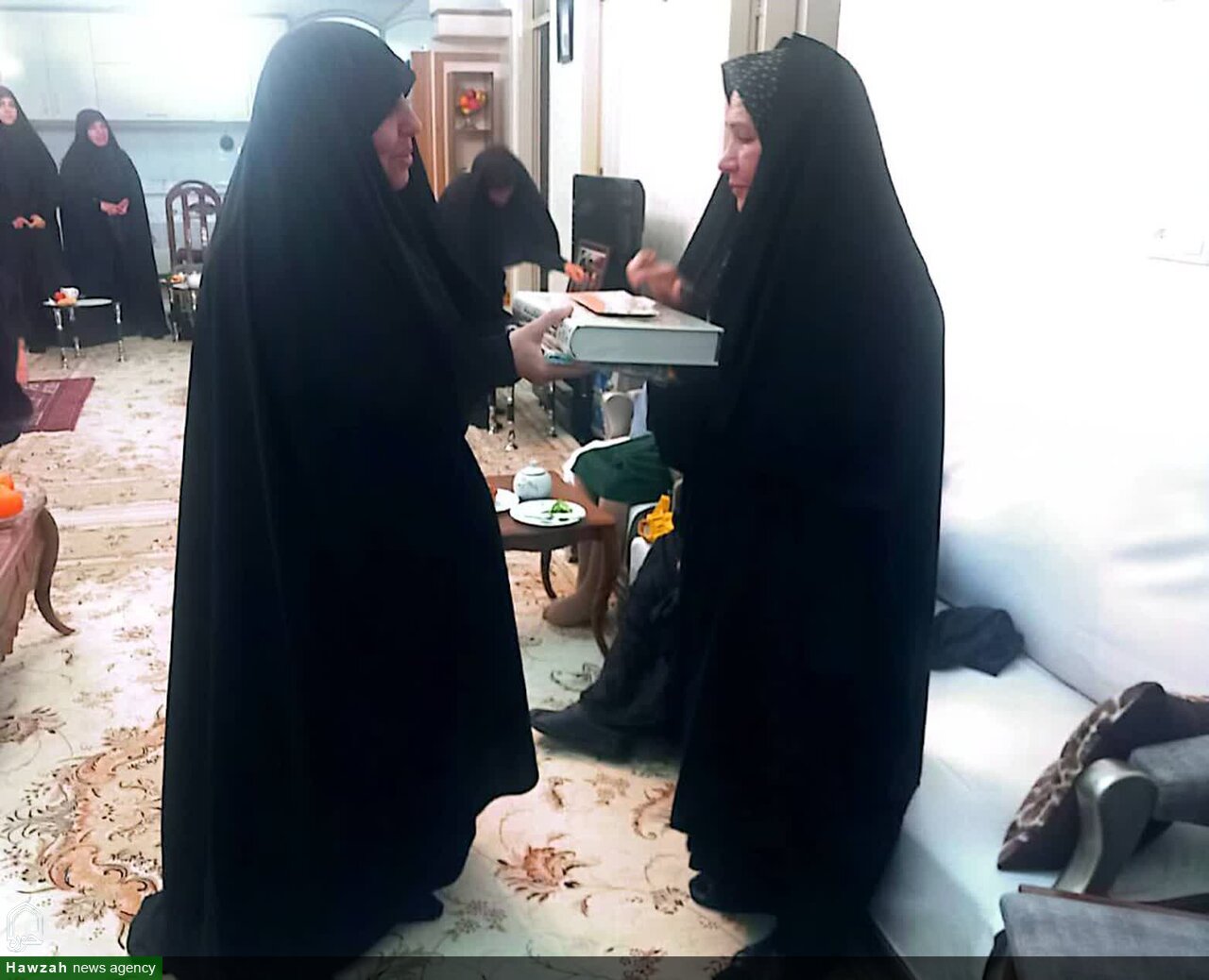 تجلیل مدرسه علمیه زینبیه (س) میانه، از خانواده شهید خبازی