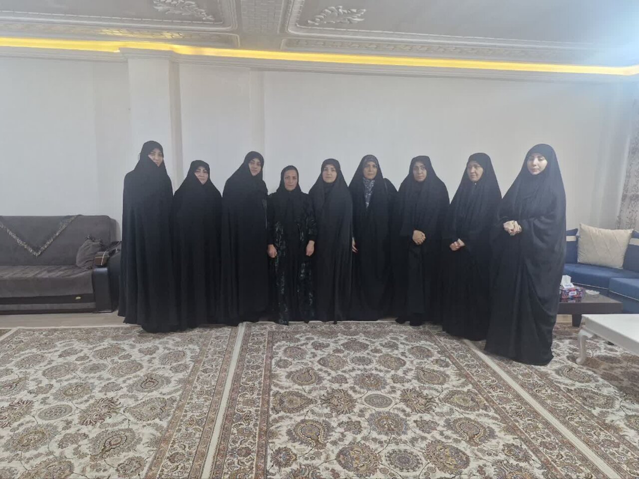 دیدار گروه امداد و تفقد مدرسه علمیه حضرت فاطمه الزهرا(س) ماکو و هیئت بانوان ریحانه النبی با خانواده شهید «هادی فرهنگیان»+ تصاویر