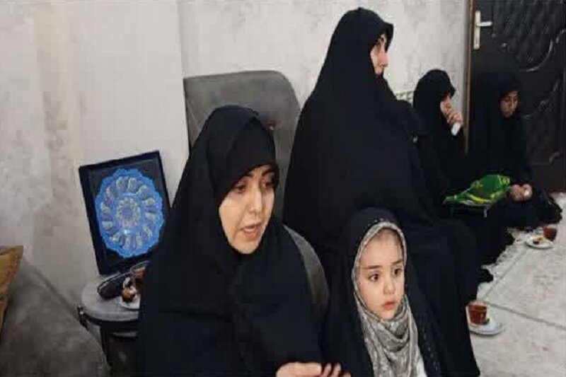 دیدار مسئولان حوزه علمیه خواهران کرمانشاه با خانواده شهید یاوری+تصاویر