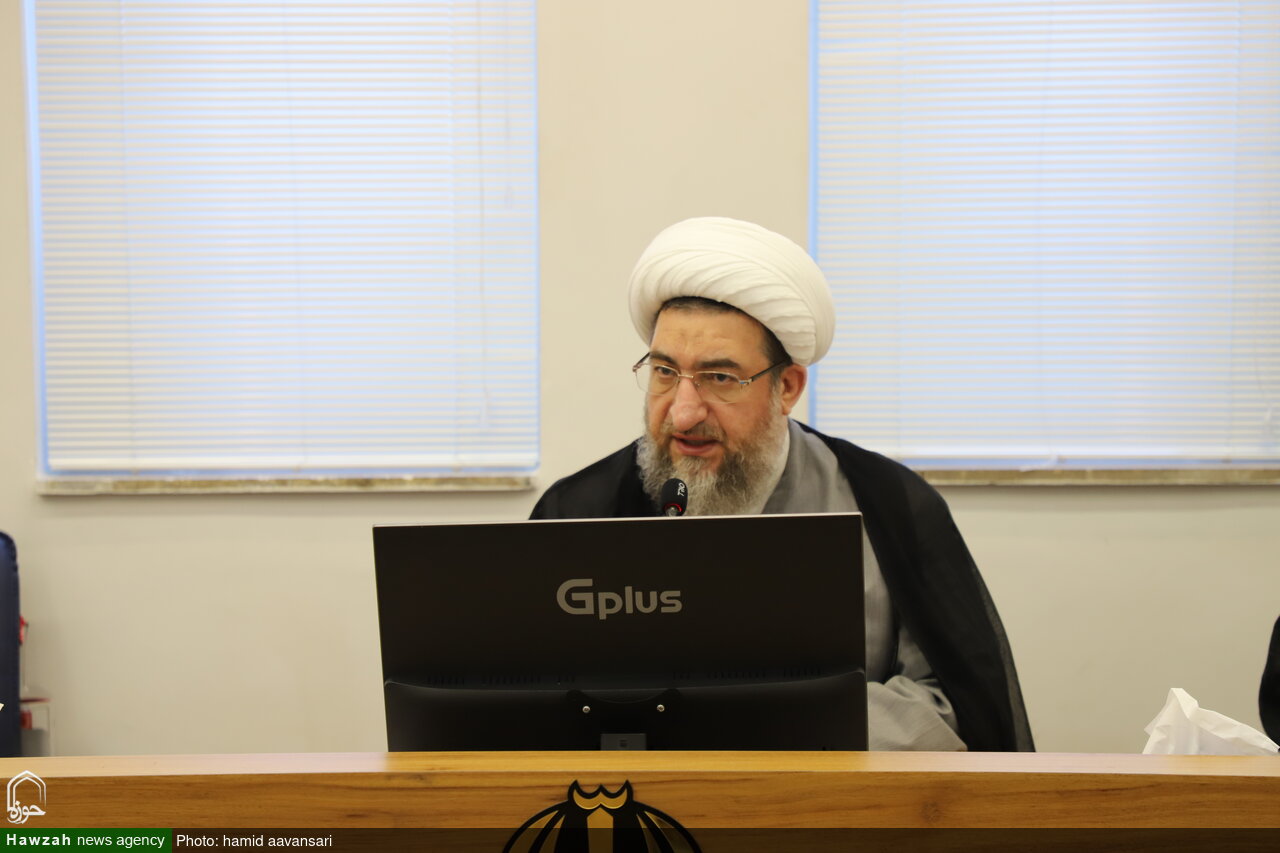 رسالت تربیت اخلاقی جامعه بر عهده حوزه‌های علمیه است