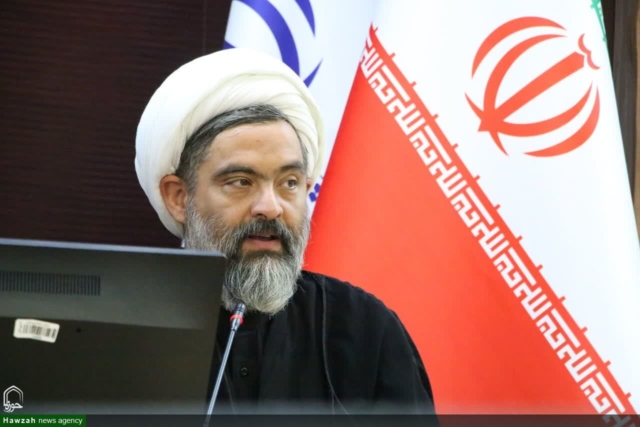 نقش معلم در تربیت نسل آگاه بی‌بدیل است