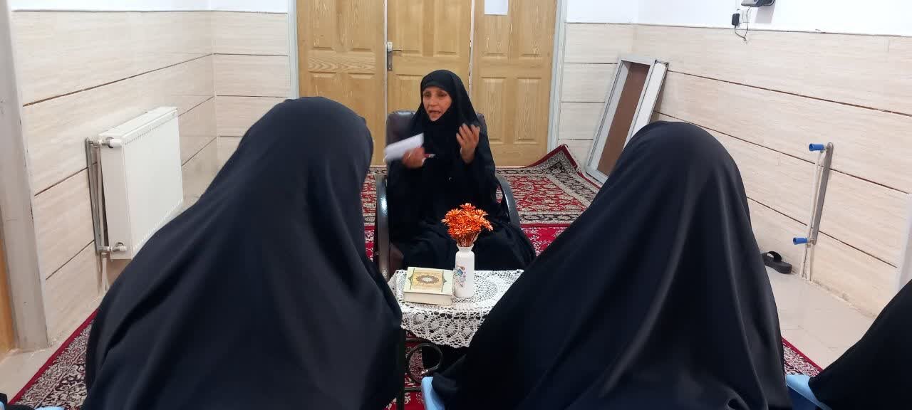 بزرگداشت مقام اساتید در مدرسه‌ علمیه‌ ریحانه‌النبی‌(س) رفسنجان
