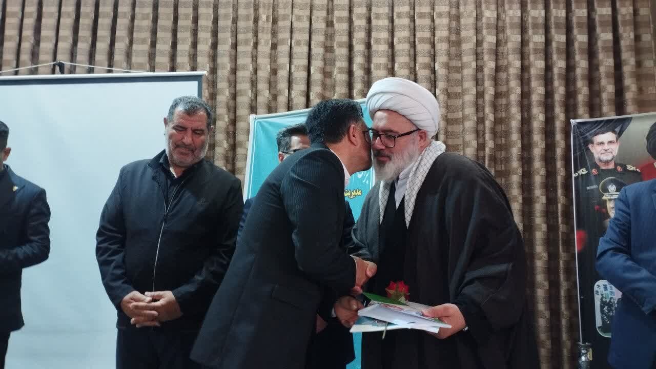 آیین تجلیل از معلمان برگزیده شهرستان میاندوآب برگزار شد+ تصاویر