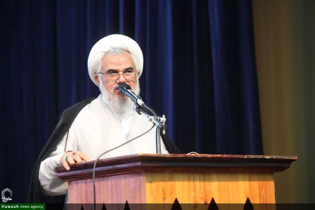 آثار رهبر شهید انقلاب باید دستمایه کار فرهنگی و مورد استفاده معلمان قرار گیرد