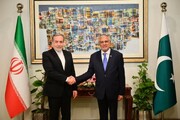 اسحاق ڈار اور عباس عراقچی کی ٹیلی فونک گفتگو؛ کشیدگی میں کمی اور سفارت کاری کو مضبوط بنانے پر زور