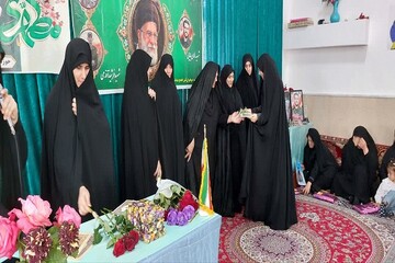 آیین تجلیل از اساتید مدرسه علمیه ثامن‌الحجج(ع) پارس‌آباد برگزار شد +عکس
