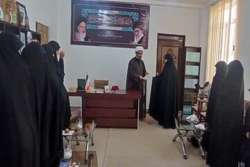 دیدار کادر و اساتید مدرسه علمیه ثامن‌الحجج(ع) پارس‌آباد با امام جمعه شهرستان+عکس