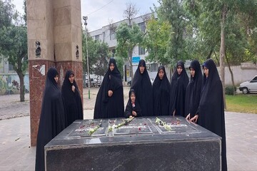 تجدید میثاق اساتید مدرسه علمیه ثامن‌الحجج(ع) پارس‌آباد با آرمان‌های شهدای