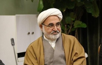 حوزه‌های علمیه پرچم‌دار روشنگری در برابر جریان تحریف باشند