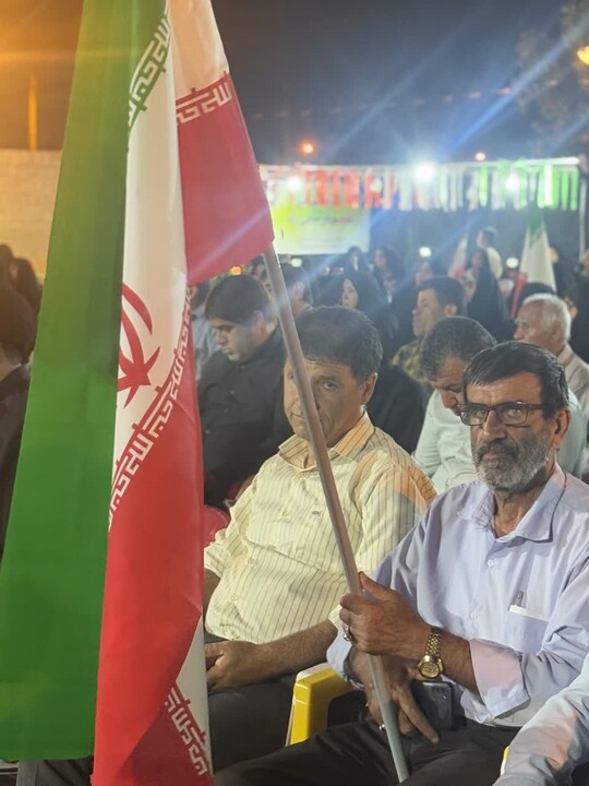 تصاویر/ مردم بندرریگ همچنان در جبهه خیابان