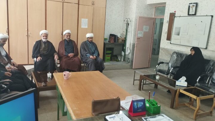 تصاویر/ دیدار روحانیون شهرستان شوط با مدیران مدارس به مناسبت هفته معلم