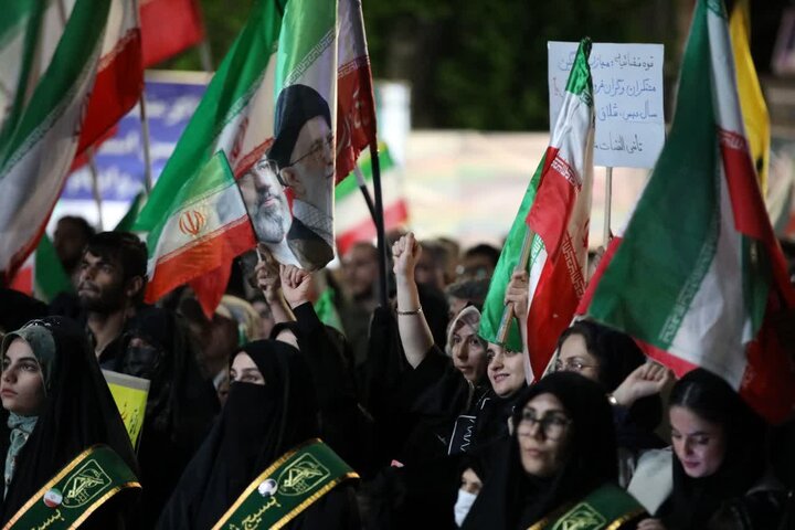 تصاویر/ شصت و پنجمین شب متوالی مردم ارومیه در تجدید میثاق با آرمان‌های انقلاب