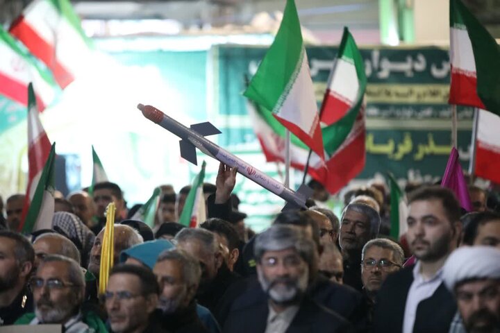 تصاویر/ شصت و پنجمین شب متوالی مردم ارومیه در تجدید میثاق با آرمان‌های انقلاب
