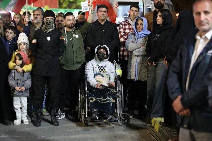 تصاویر/ شصت و پنجمین شب متوالی مردم ارومیه در تجدید میثاق با آرمان‌های انقلاب