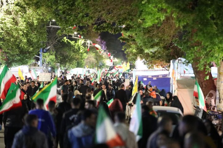تصاویر/ شصت و پنجمین شب متوالی مردم ارومیه در تجدید میثاق با آرمان‌های انقلاب